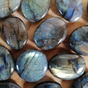 Galet Labradorite – protection, imagination, régénération