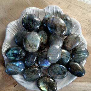 Labradorite pierre roulée – protection, imagination, régénération